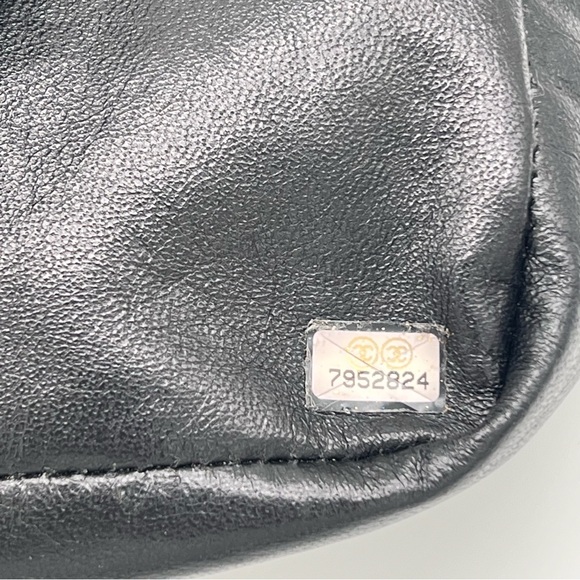 CHANEL Chocolate Bar Black Patent Leather Tote Bag - Picture 15 of 17